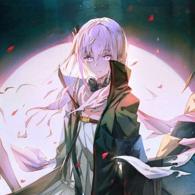 女子踹人前被保安关车门夹腿